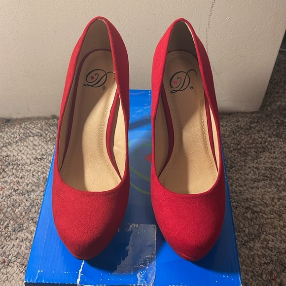 Red Heels - Picture 4 of 5